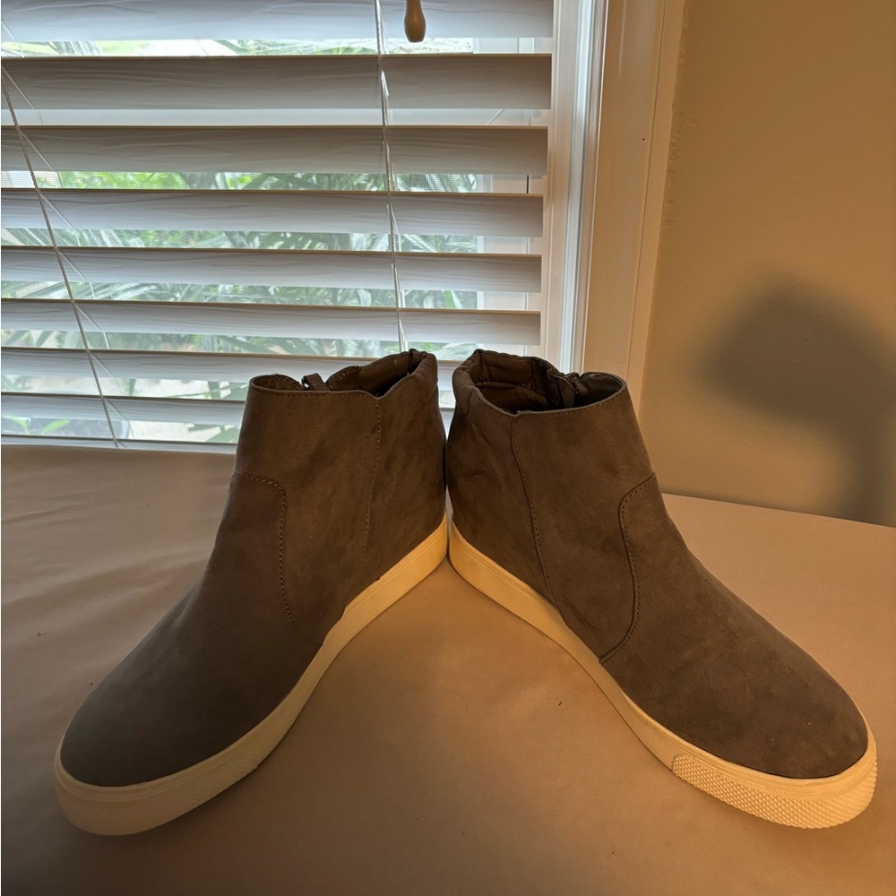 Shoes - Picture 3 of 5